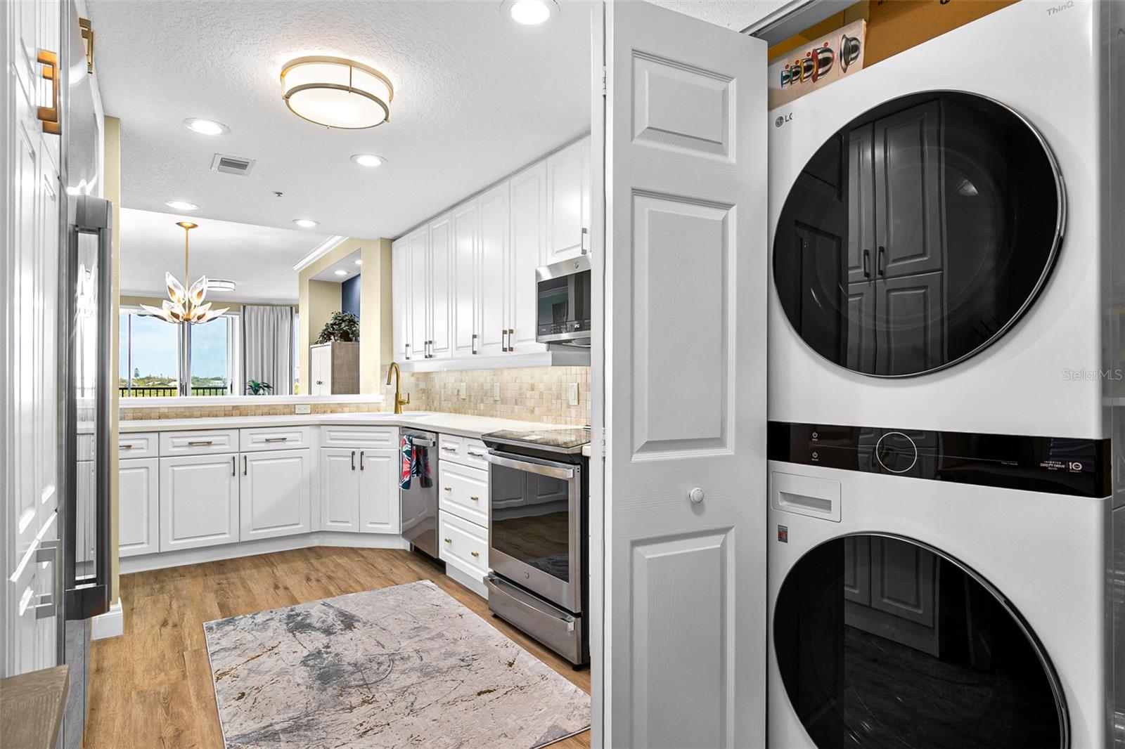 EAGLES POINT AT THE LANDINGS 1 - Residential