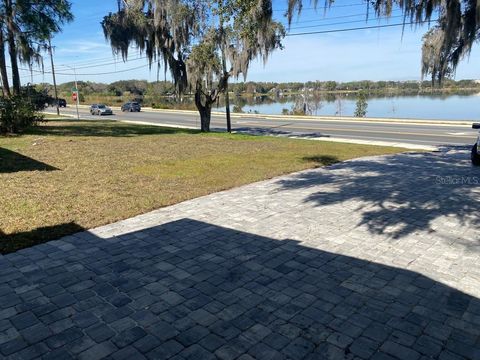 A home in WINTER HAVEN