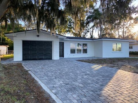 A home in WINTER HAVEN