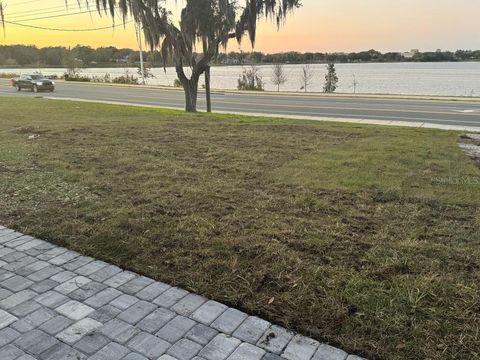 A home in WINTER HAVEN