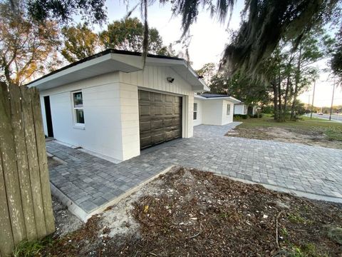 A home in WINTER HAVEN