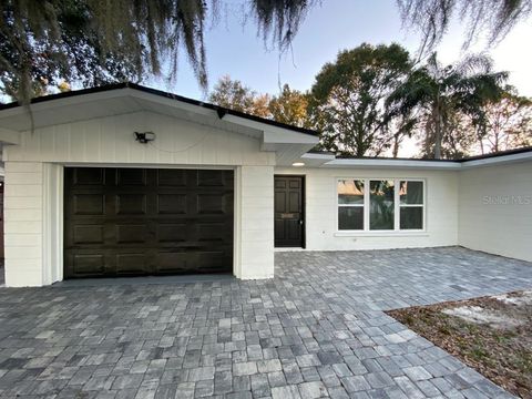 A home in WINTER HAVEN