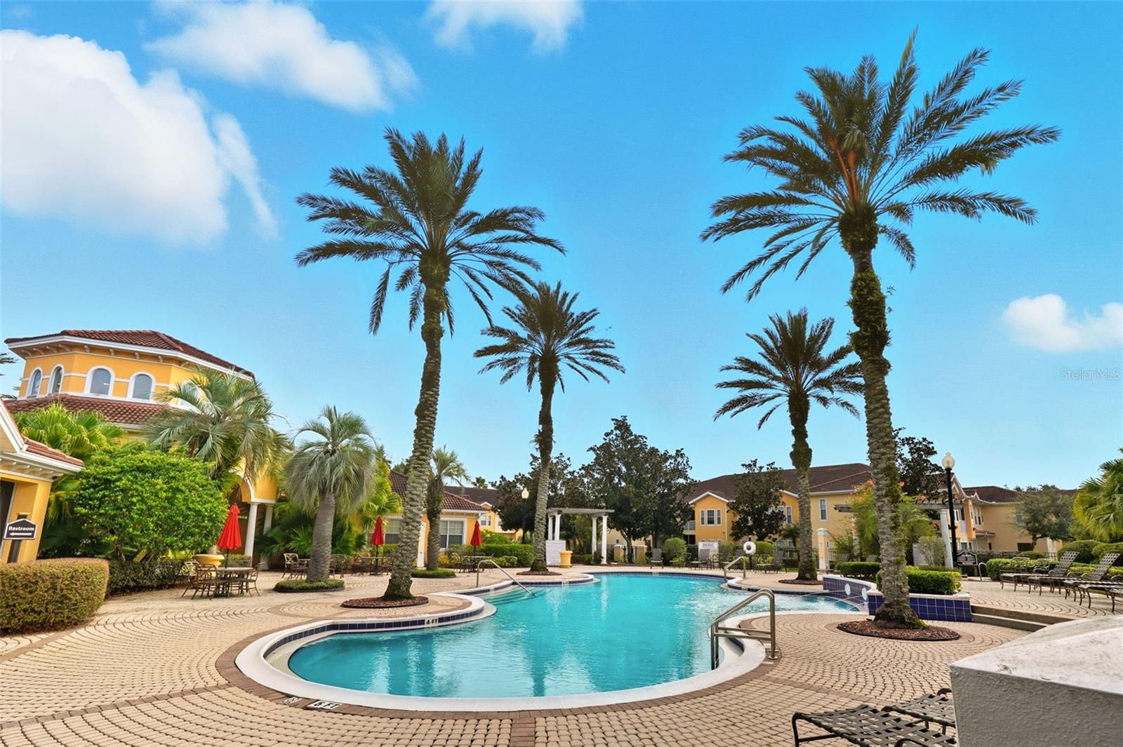 VILLANOVA AT HUNTERS CREEK CONDO - Residential
