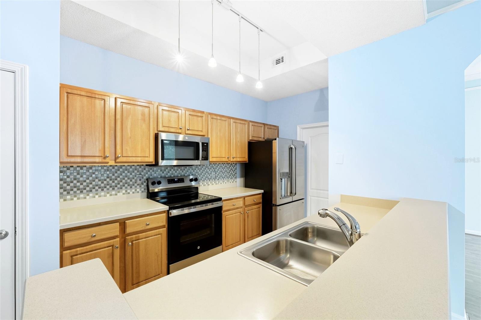 VILLANOVA AT HUNTERS CREEK CONDO - Residential