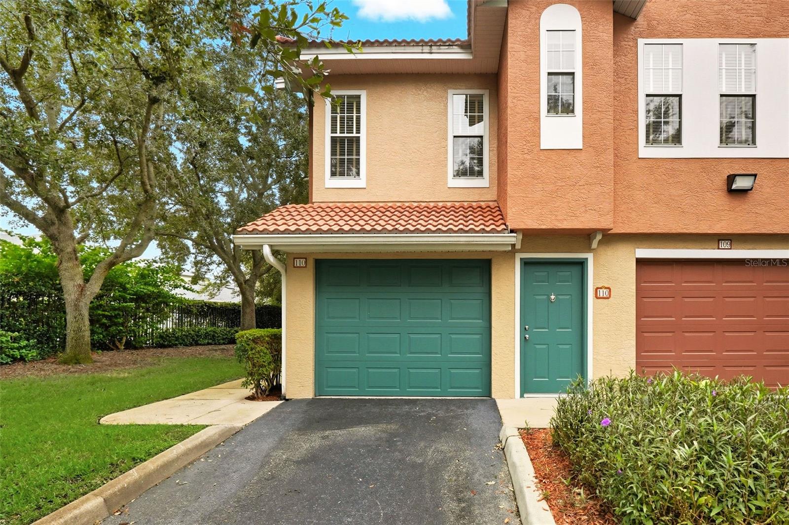 VILLANOVA AT HUNTERS CREEK CONDO - Residential