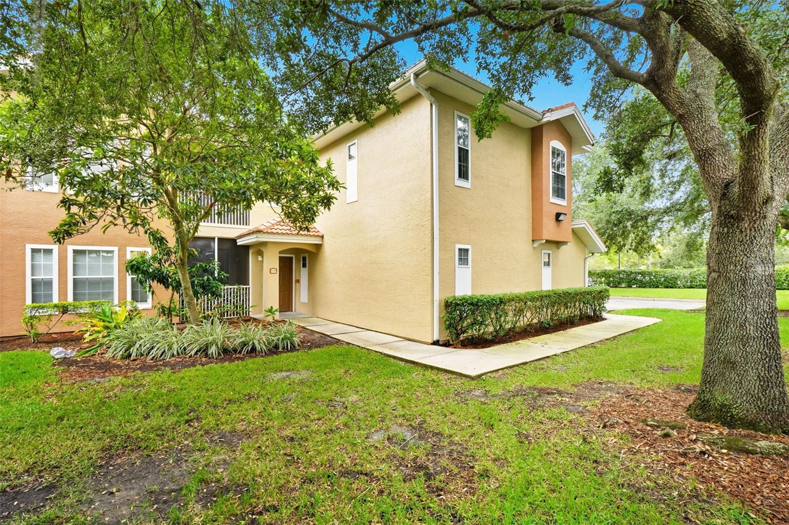 VILLANOVA AT HUNTERS CREEK CONDO - Residential