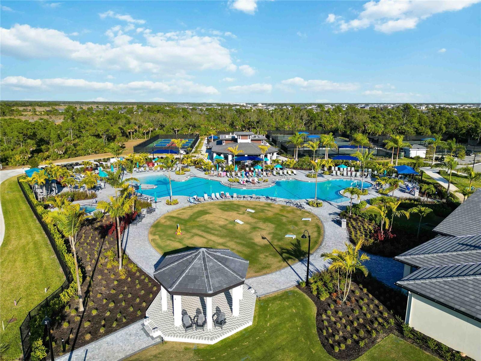 WELLEN PARK GOLF & COUNTRY CLUB - Residential