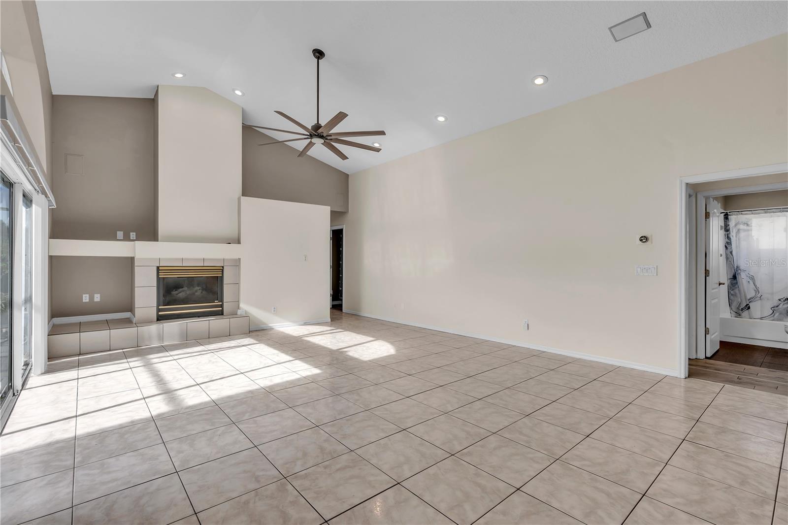 CROSS CREEK PH 01 - Residential Lease