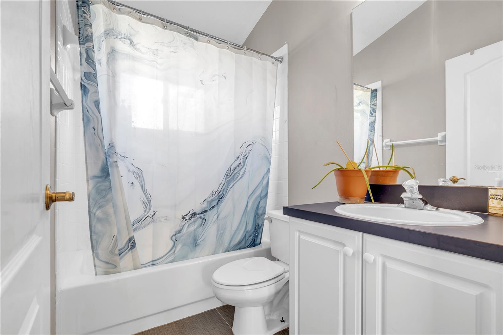 CROSS CREEK PH 01 - Residential Lease