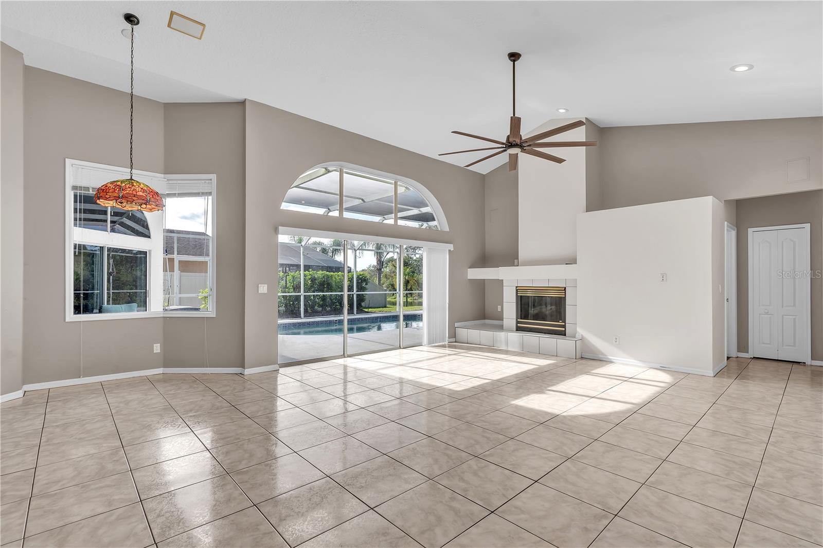 CROSS CREEK PH 01 - Residential Lease