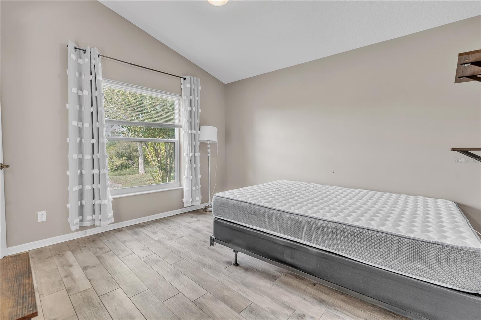 CROSS CREEK PH 01 - Residential Lease