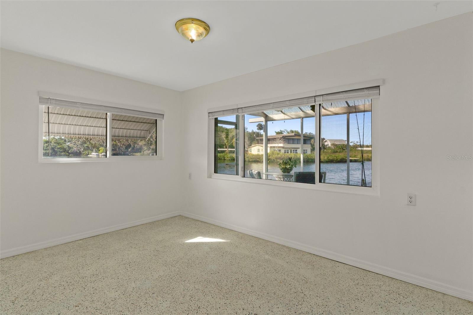 SUNSET ISLAND - Residential