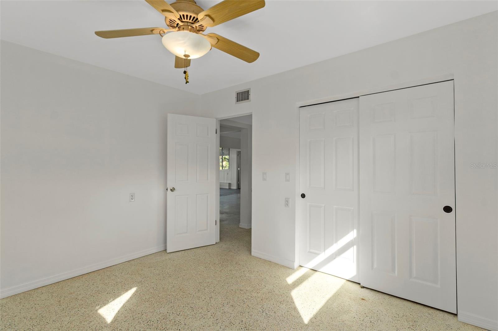 SUNSET ISLAND - Residential