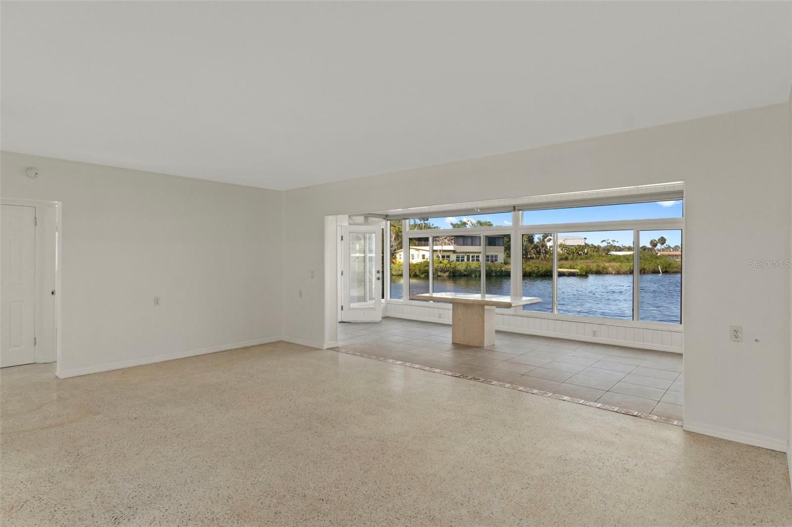 SUNSET ISLAND - Residential