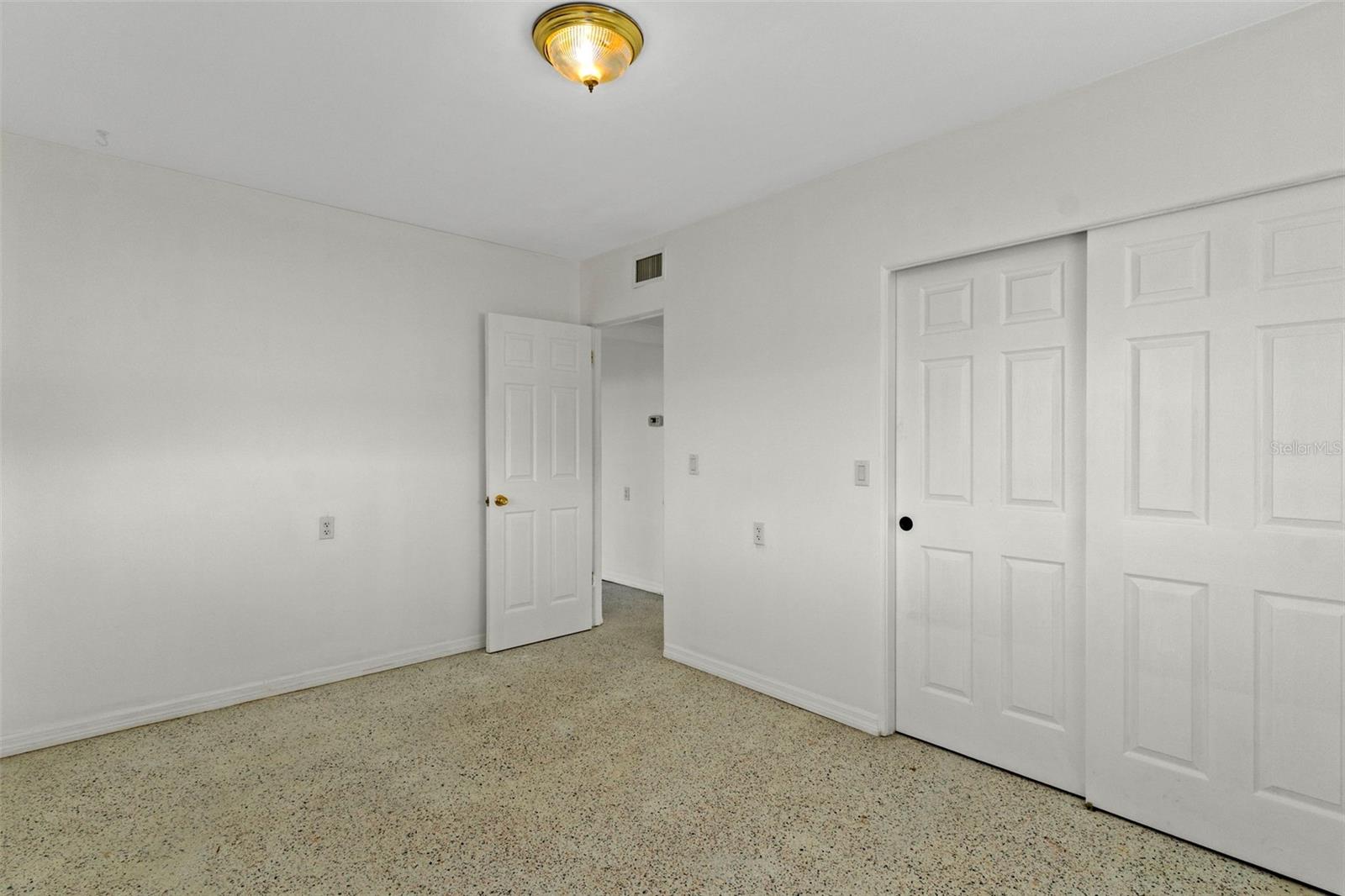 SUNSET ISLAND - Residential