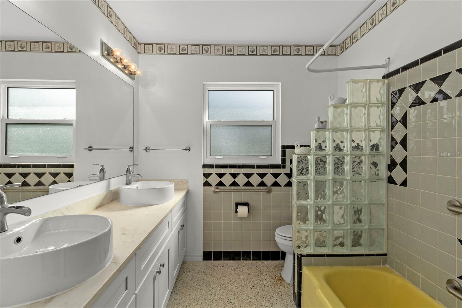 SUNSET ISLAND - Residential