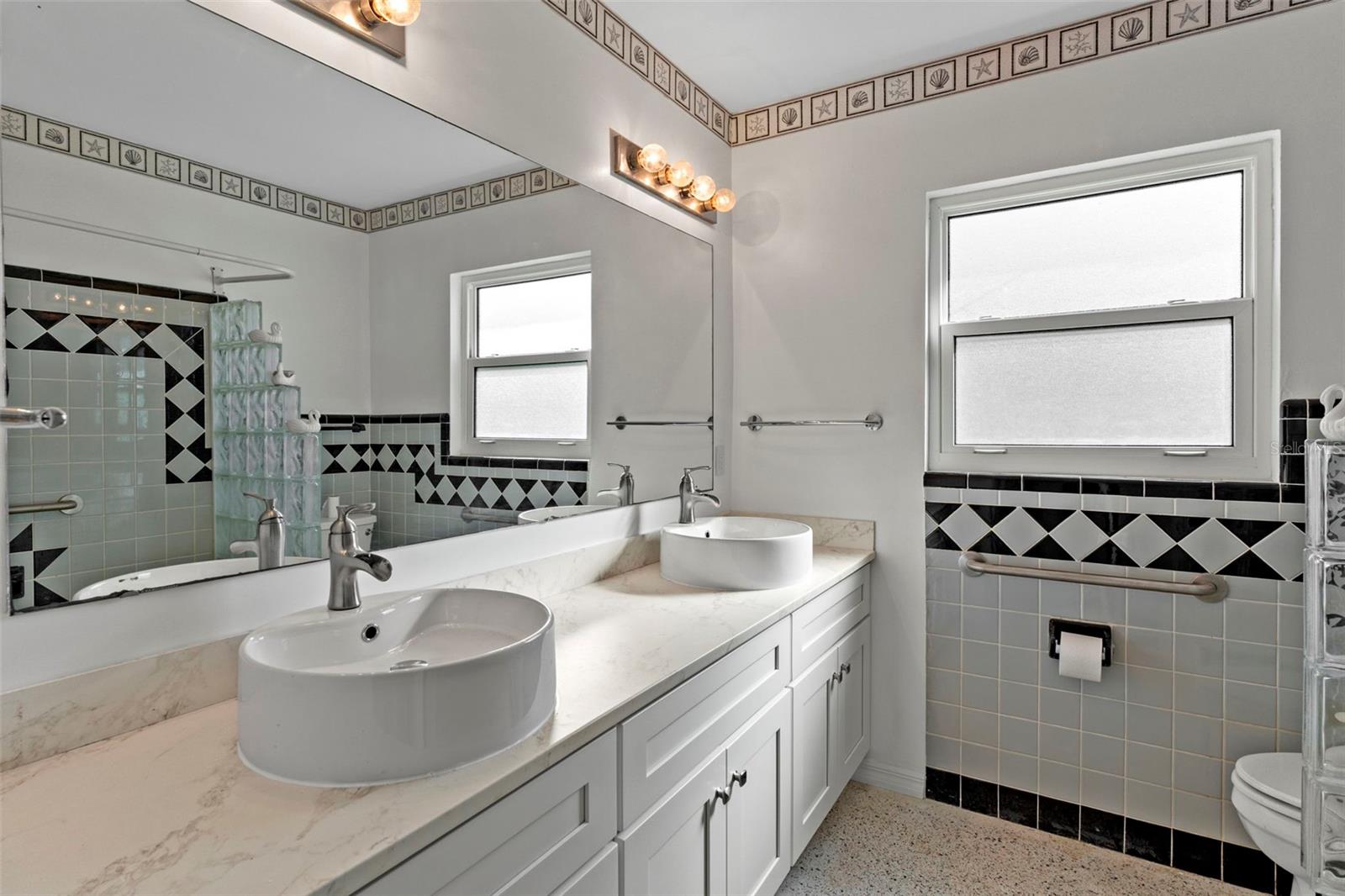 SUNSET ISLAND - Residential