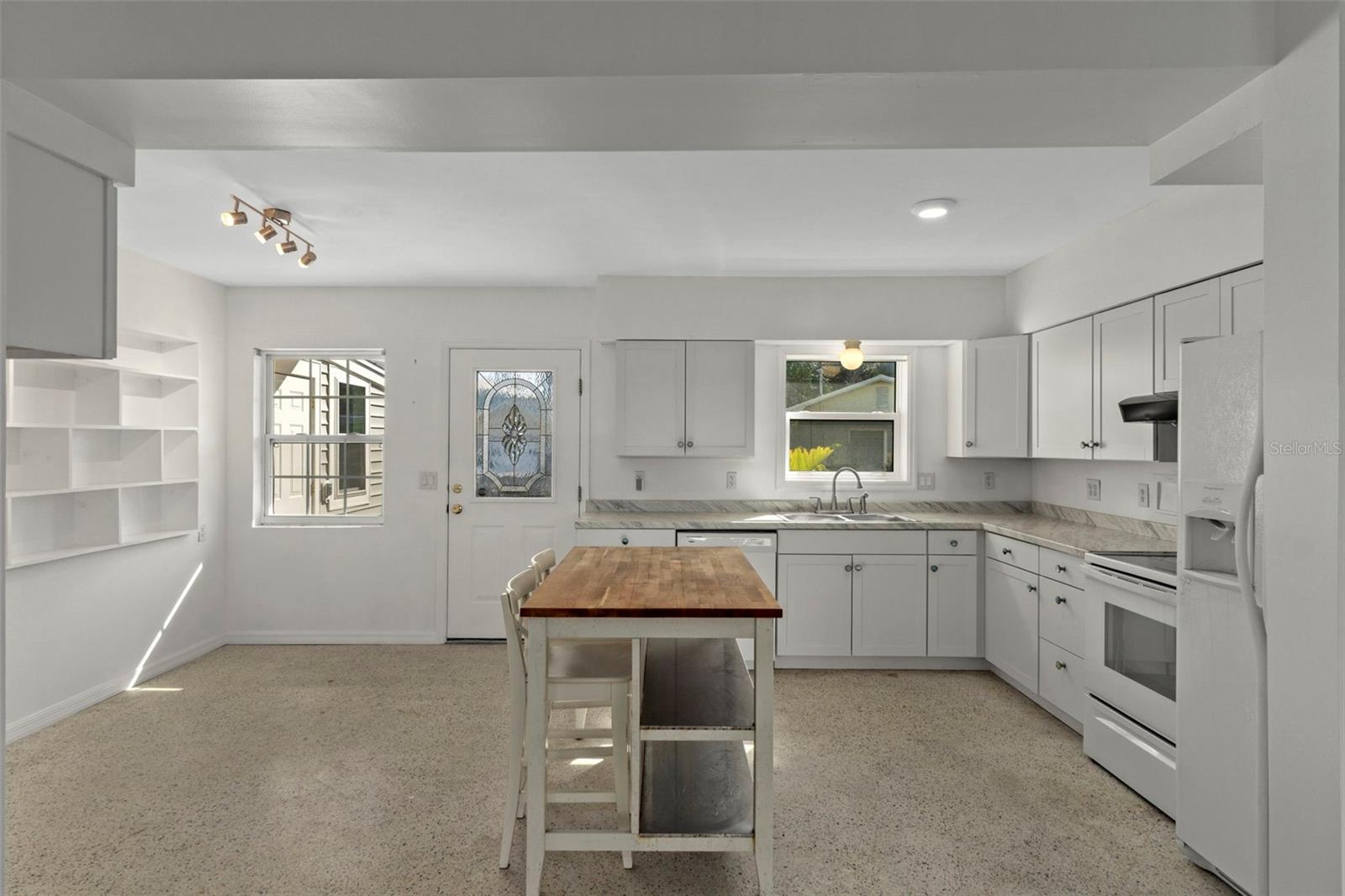 SUNSET ISLAND - Residential