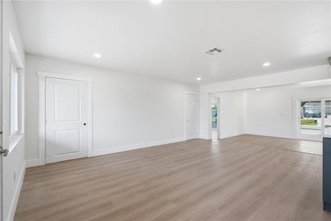 9460 Treasure Lane Ne, St Petersburg, FL 33702
