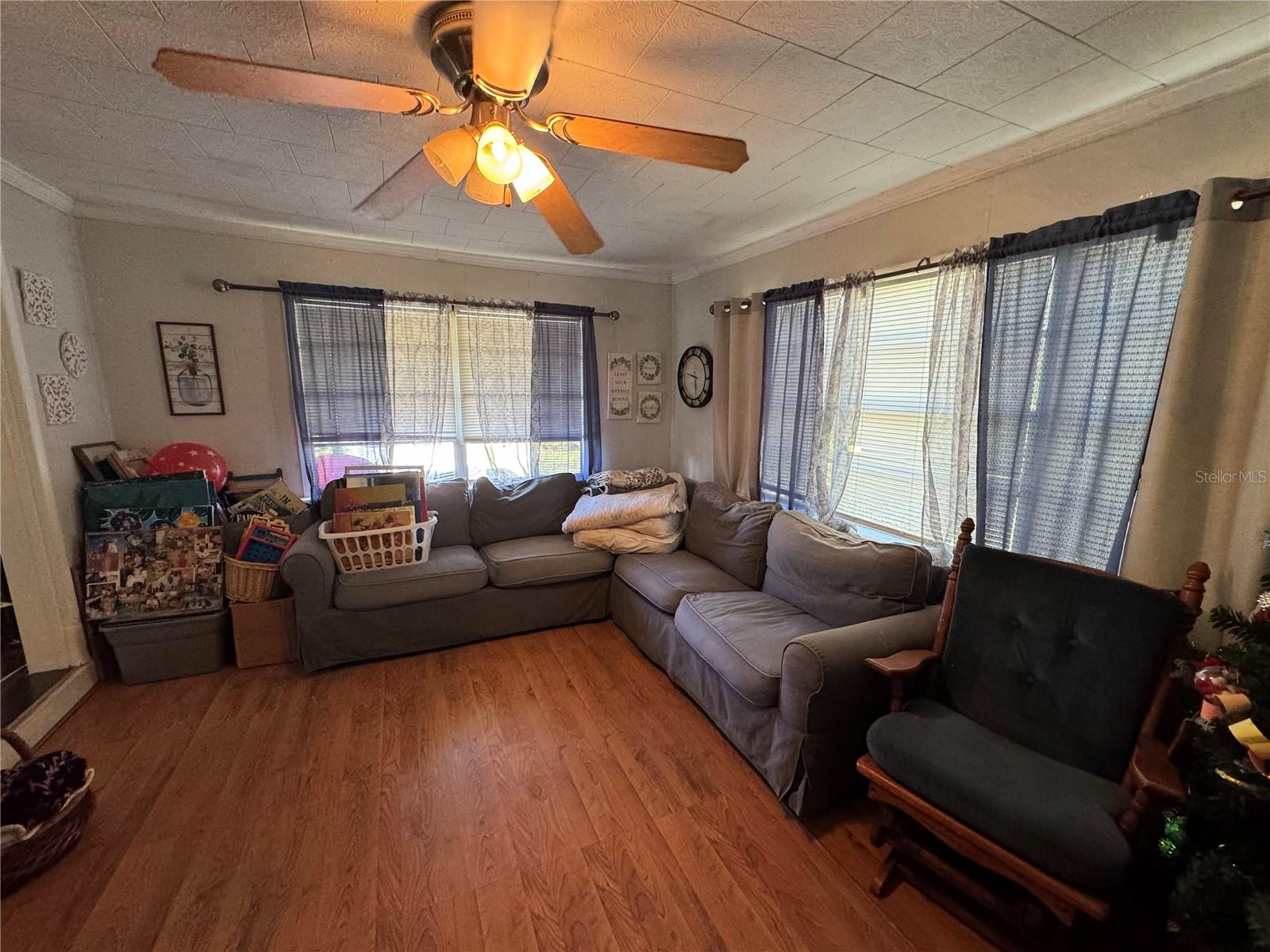 TROPICAL HOMES SUB - Residential