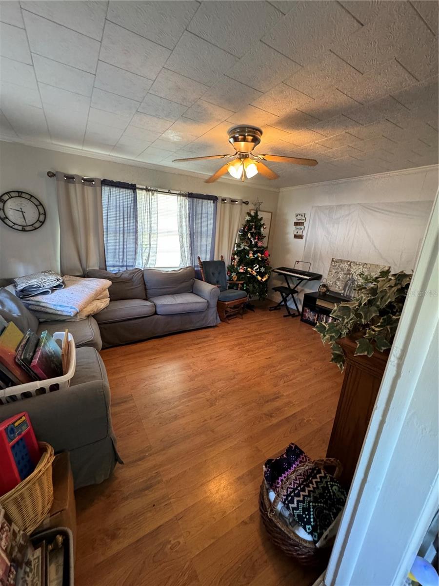 TROPICAL HOMES SUB - Residential