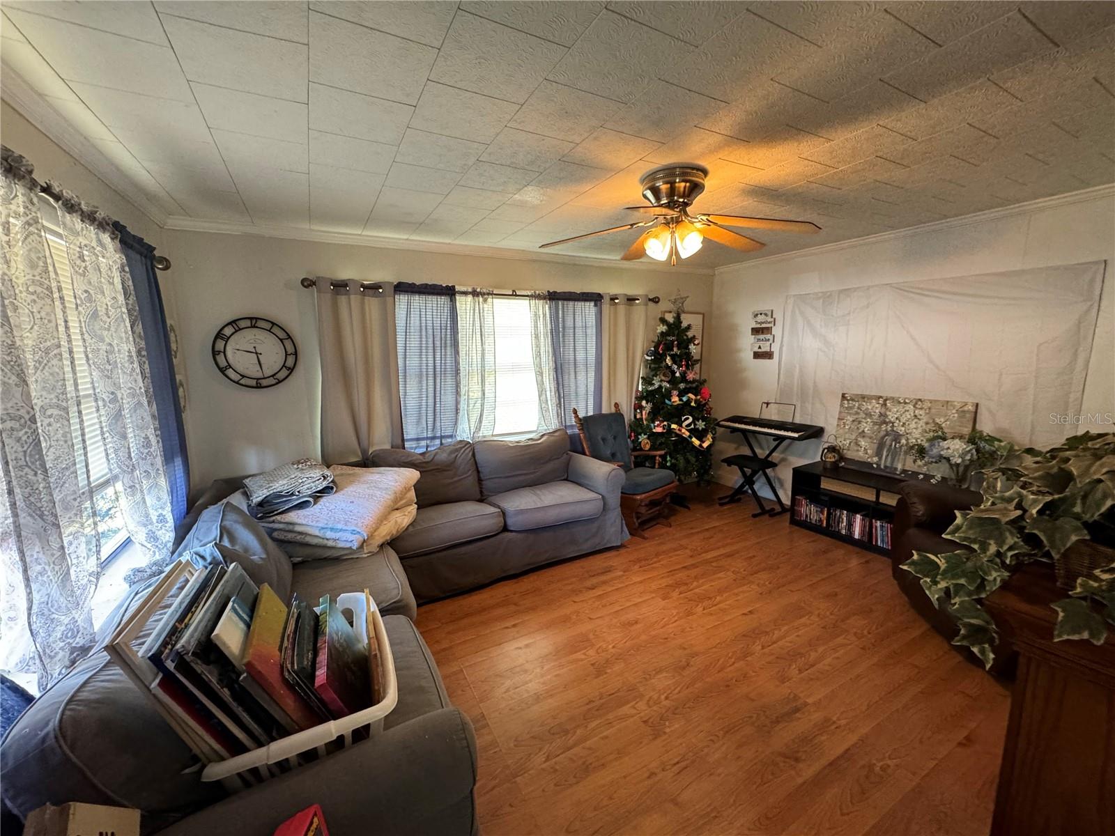 TROPICAL HOMES SUB - Residential