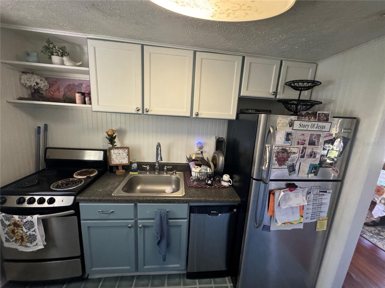 TROPICAL HOMES SUB - Residential