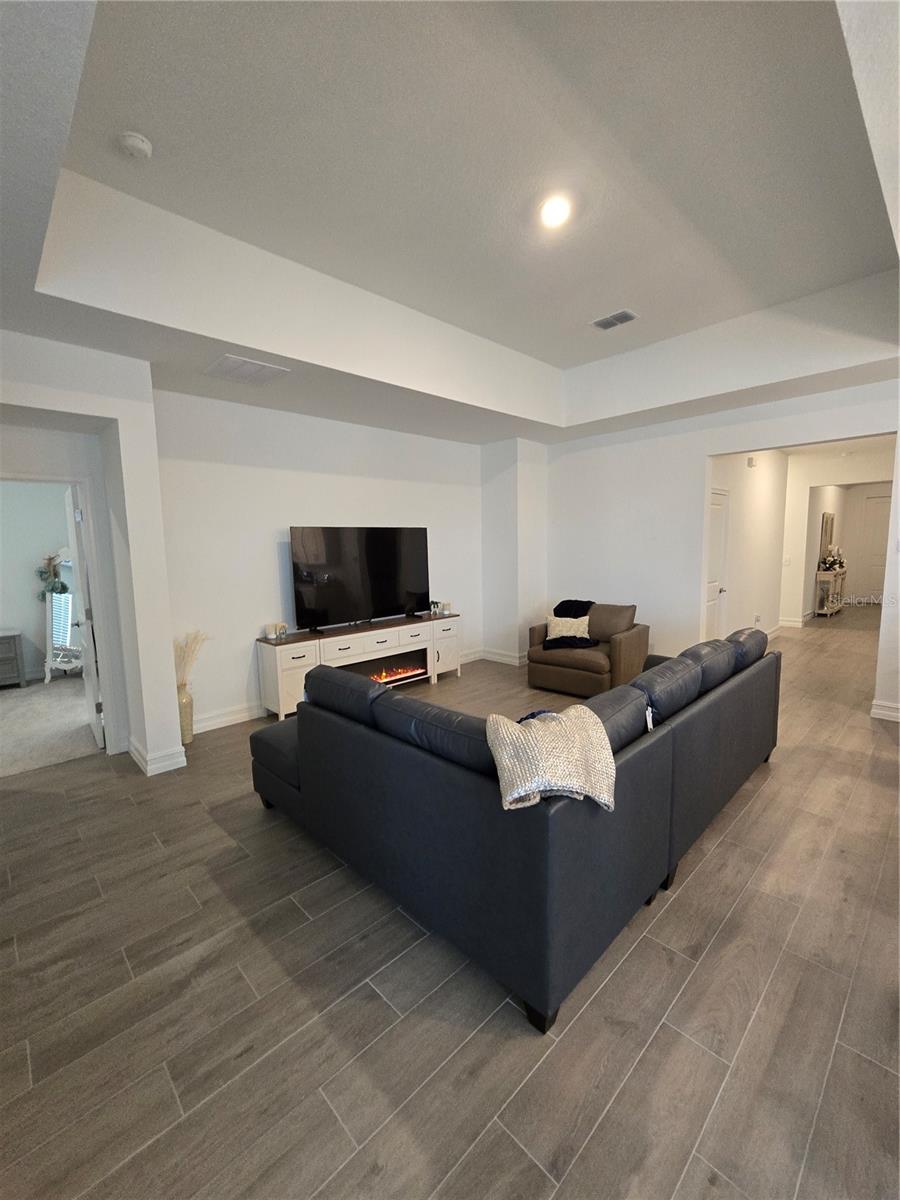 STONEGATE PRESERVE IA - Residential Lease