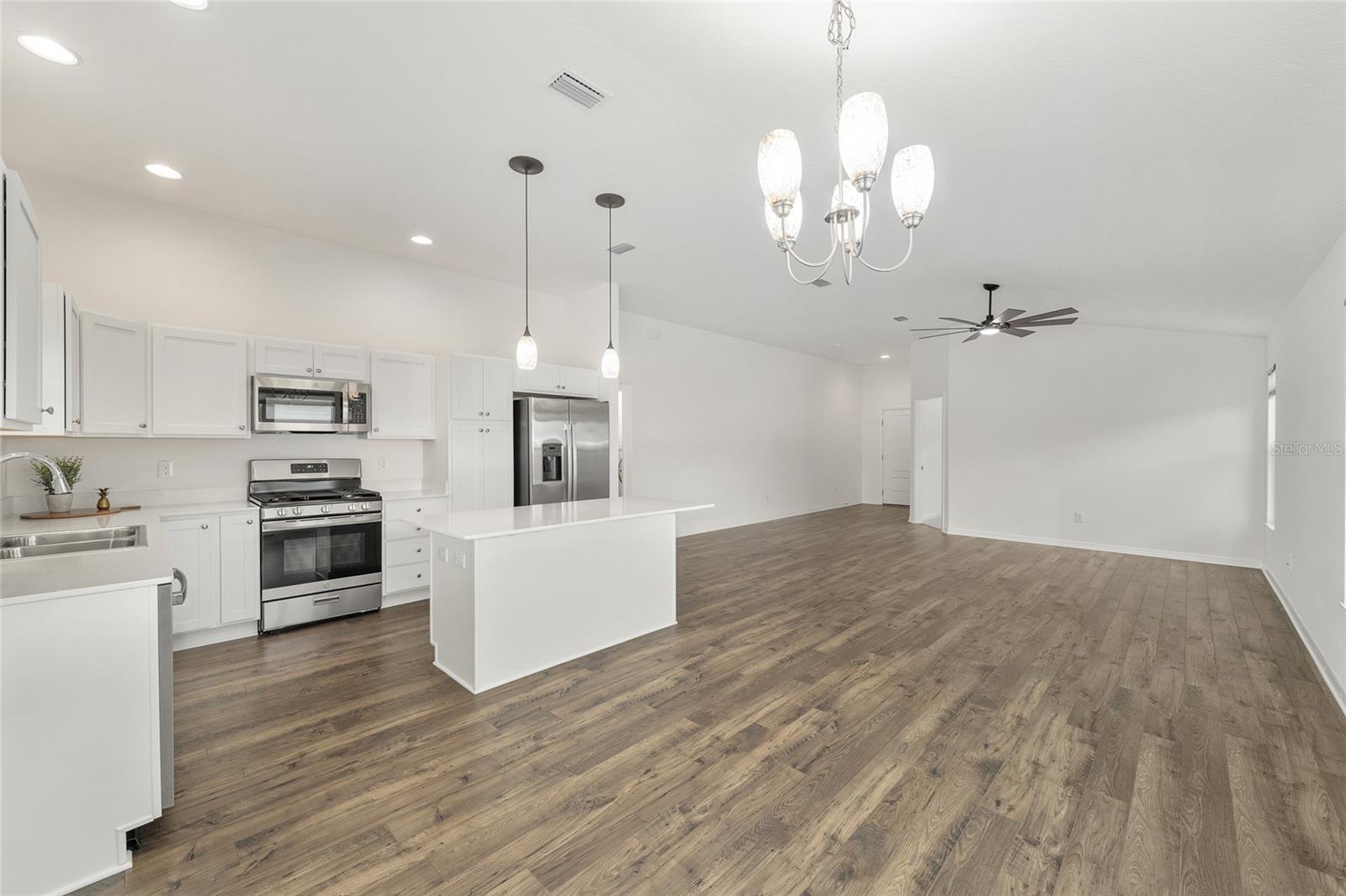 VILLAGES/SOUTHERN OAKS UN 150 - Residential