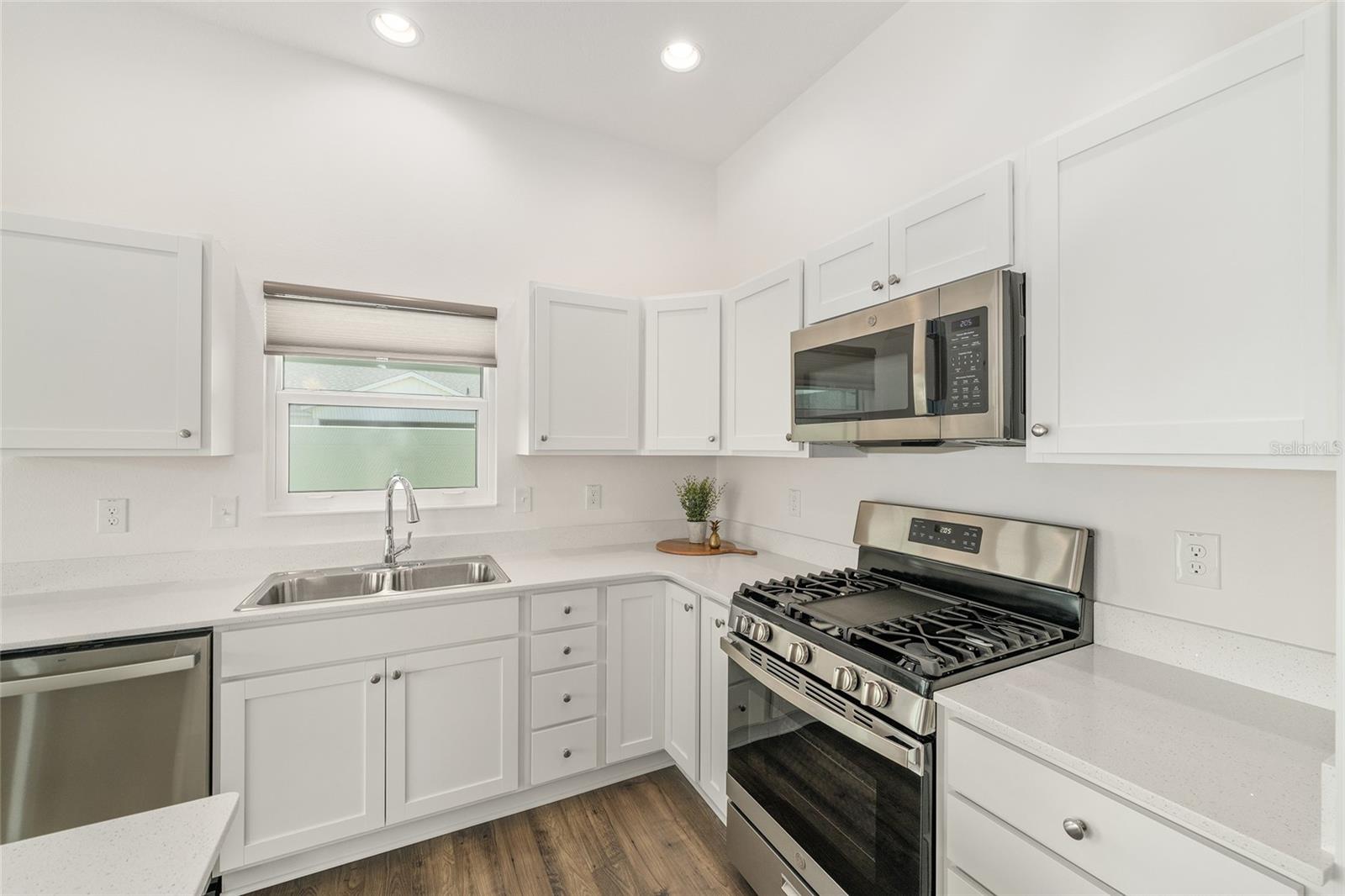 VILLAGES/SOUTHERN OAKS UN 150 - Residential