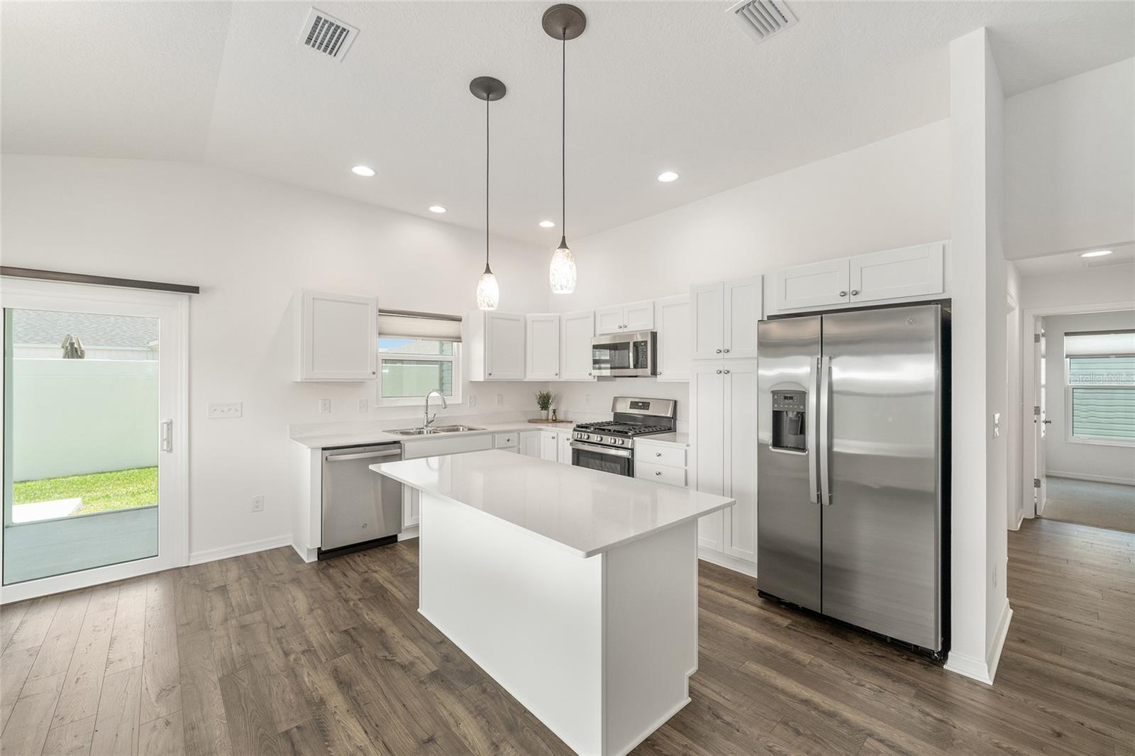VILLAGES/SOUTHERN OAKS UN 150 - Residential