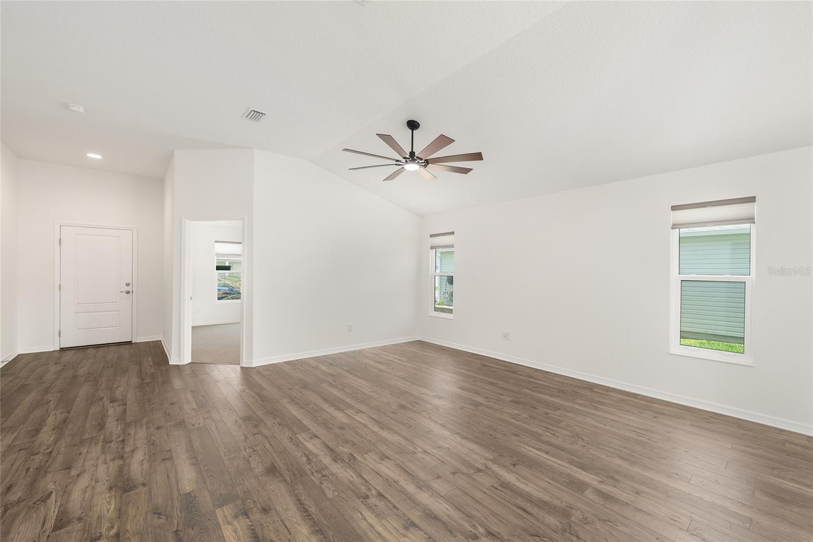 VILLAGES/SOUTHERN OAKS UN 150 - Residential