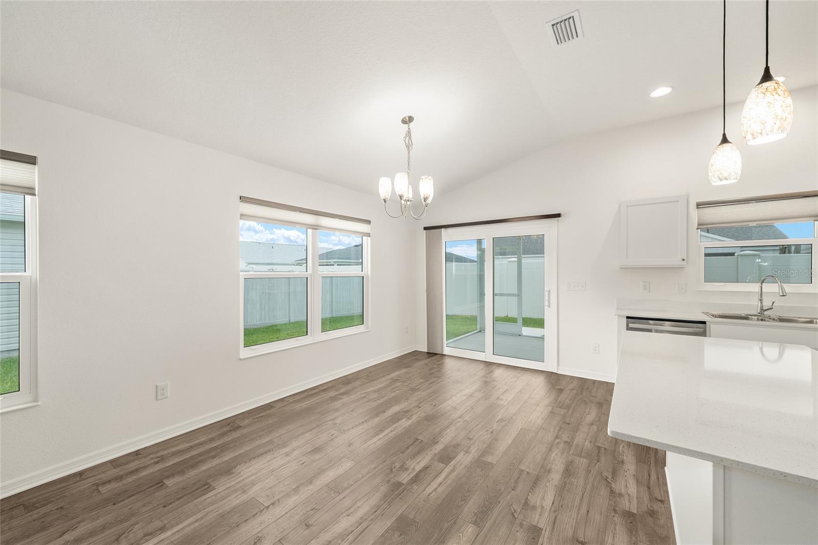 VILLAGES/SOUTHERN OAKS UN 150 - Residential