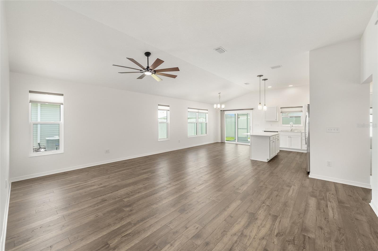 VILLAGES/SOUTHERN OAKS UN 150 - Residential