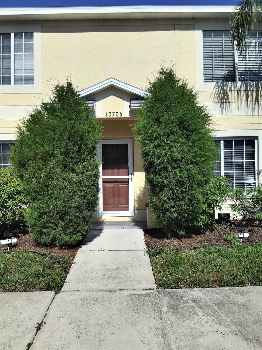 *SELLER IS OFFERING 10,000 TOWARDS BUYERS CLOSING COST!
If you're looking for basic, keep scrolling. But if you're into bright spaces, bold upgrades, and a home that actually feels like you, welcome to your new favorite townhome in the Townhomes of Summerfield.
This 3-bedroom, 2.5-bath beauty comes with a bonus room that’s basically your personal wildcard—home office, gym, guest crash pad, streaming cave? Your call.
Downstairs, you’re greeted by brand-new wood-look floors and natural light for days. The open floorplan keeps things flowing, whether you're entertaining friends or just showing off your plant collection. The kitchen brings the goods with modern appliances, generous counter space, and cabinets that actually hold everything.
Upstairs? You’ve got two roomy bedrooms with soft carpeting, ceiling fans, and a primary suite that’s ready for your shoe addiction (no judgment). The bonus room flexes hard and can adapt to whatever your lifestyle throws at it.
Your private screened-in lanai backs up to peaceful green space, giving you the perfect spot for morning coffee, evening wine, or mid-day deep thoughts. (We all need a place for those.)
Also included:
*Updated bathrooms
* Indoor laundry (because lugging baskets is so 2005)
* Closet and storage space you’ll actually use
And let’s talk community perks—because Summerfield brings it:
* 2 pools
* Fitness center
* Tennis & basketball courts
* Clubhouse
* LOW HOA & NO CDD (yes, really)
Location? You’re close to highways, top schools, shopping, dining, and everything else that makes Riverview easy to love.
This townhome is move-in ready, full of personality, and just waiting for someone who refuses to settle for boring. Schedule your showing and come fall in love already.