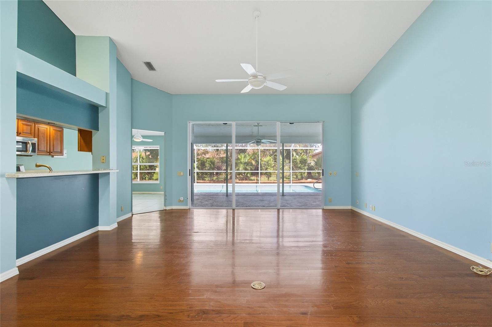 4709 MEADOWVIEW CIRCLE