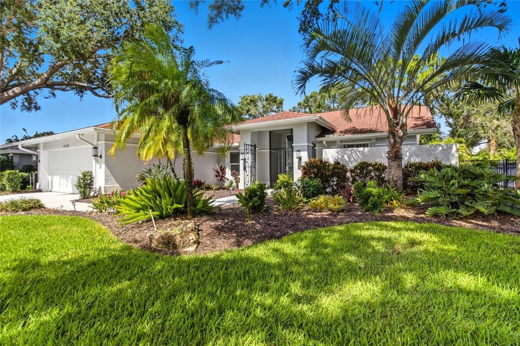 Photo of 4709 Meadowview Circle, Sarasota, FL 34233 (MLS # A4667036)