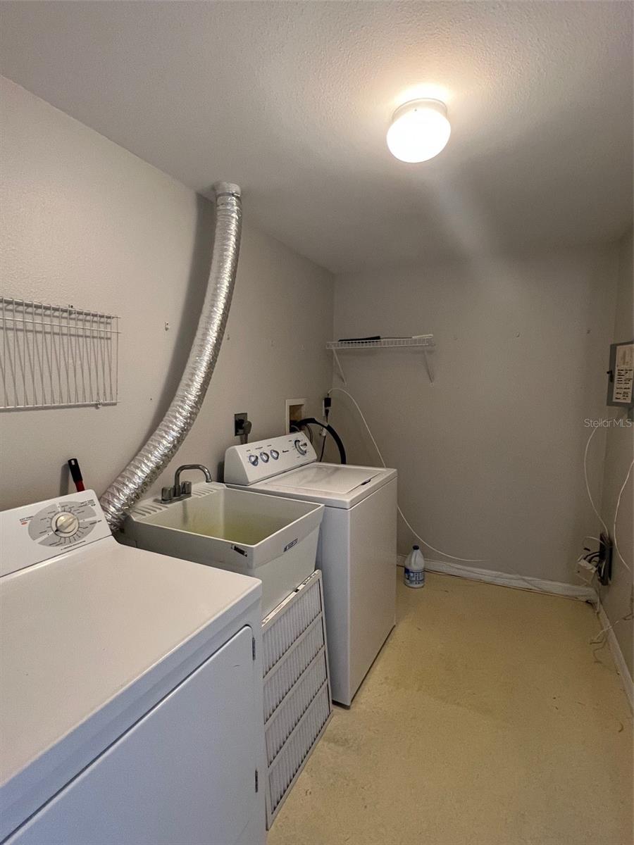 SUNWATCH ON ISLAND ESTATES - Residential Lease