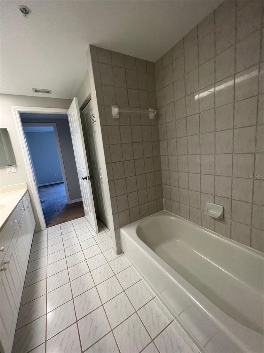 SUNWATCH ON ISLAND ESTATES - Residential Lease