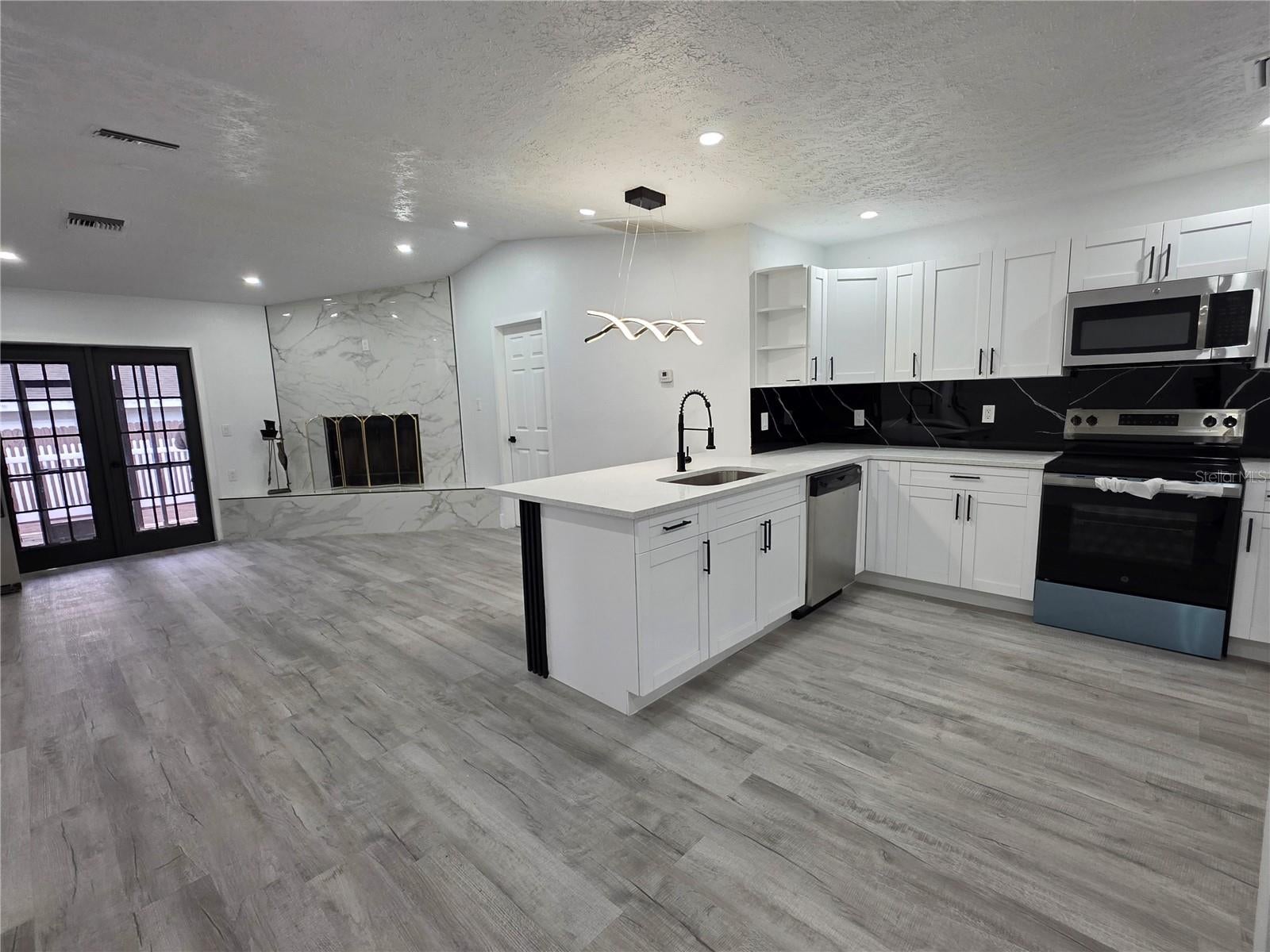 5044 ROANOKE DRIVE