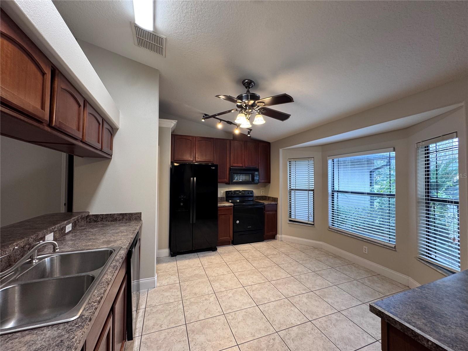 EAST LAKE RESERVE AT NARCOOSSEE UNIT 2 - Residential Lease