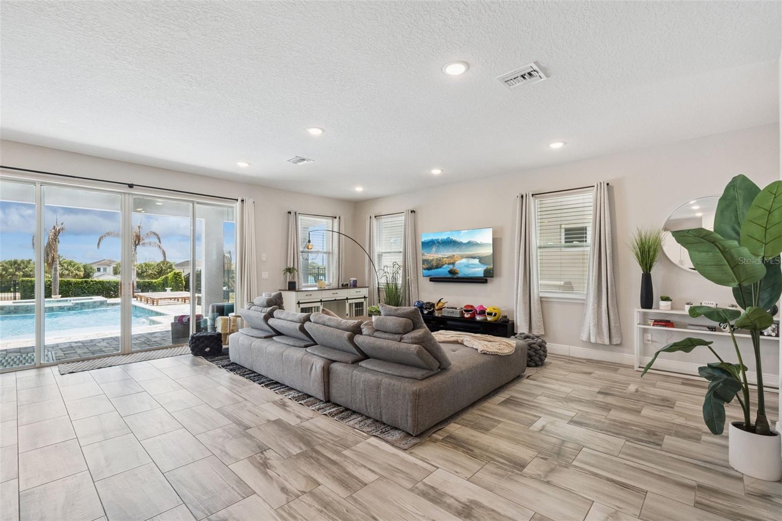 REUNION WEST 4 REP - Residential