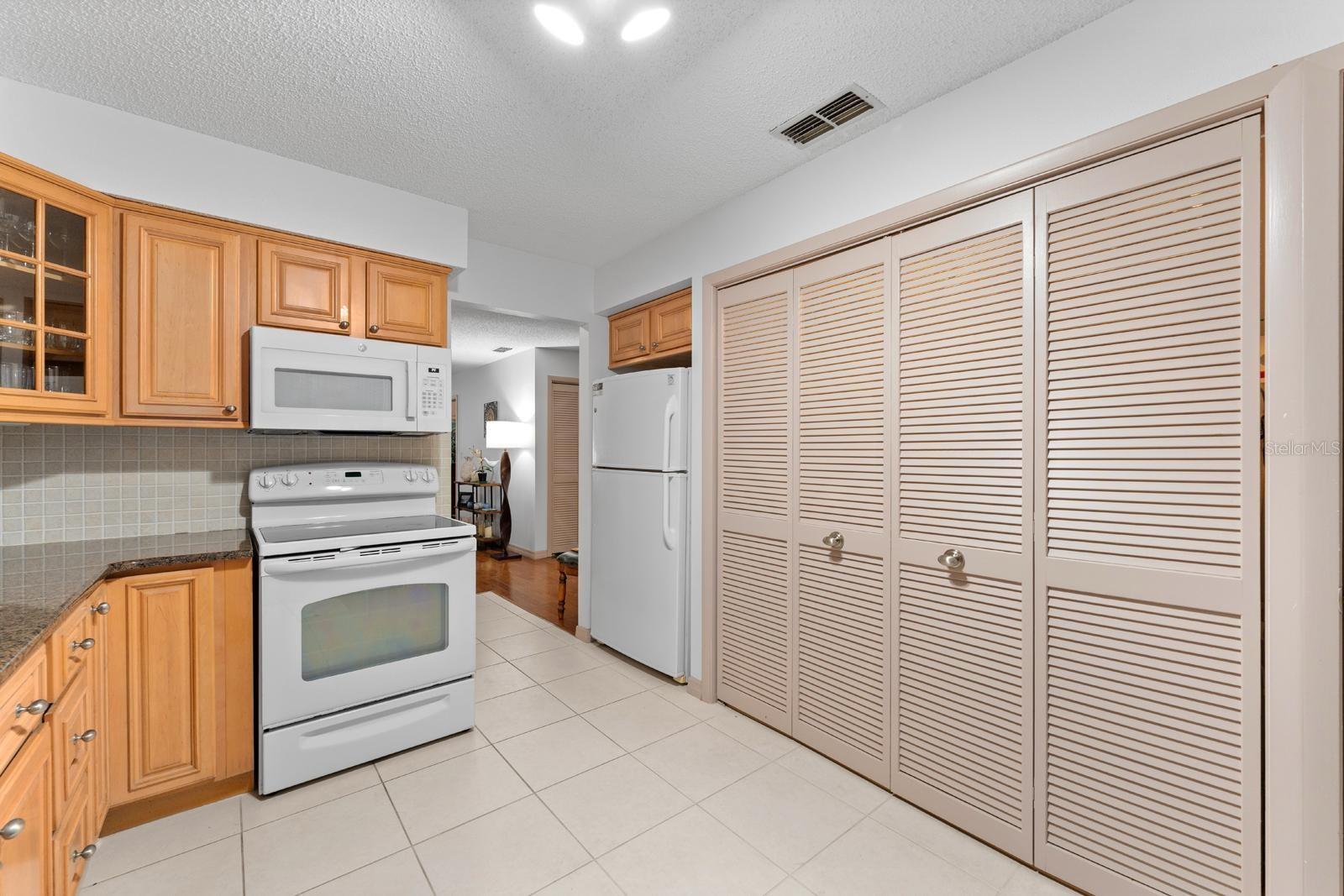 BEACON WOODS WEDGEWOOD CONDO - Residential