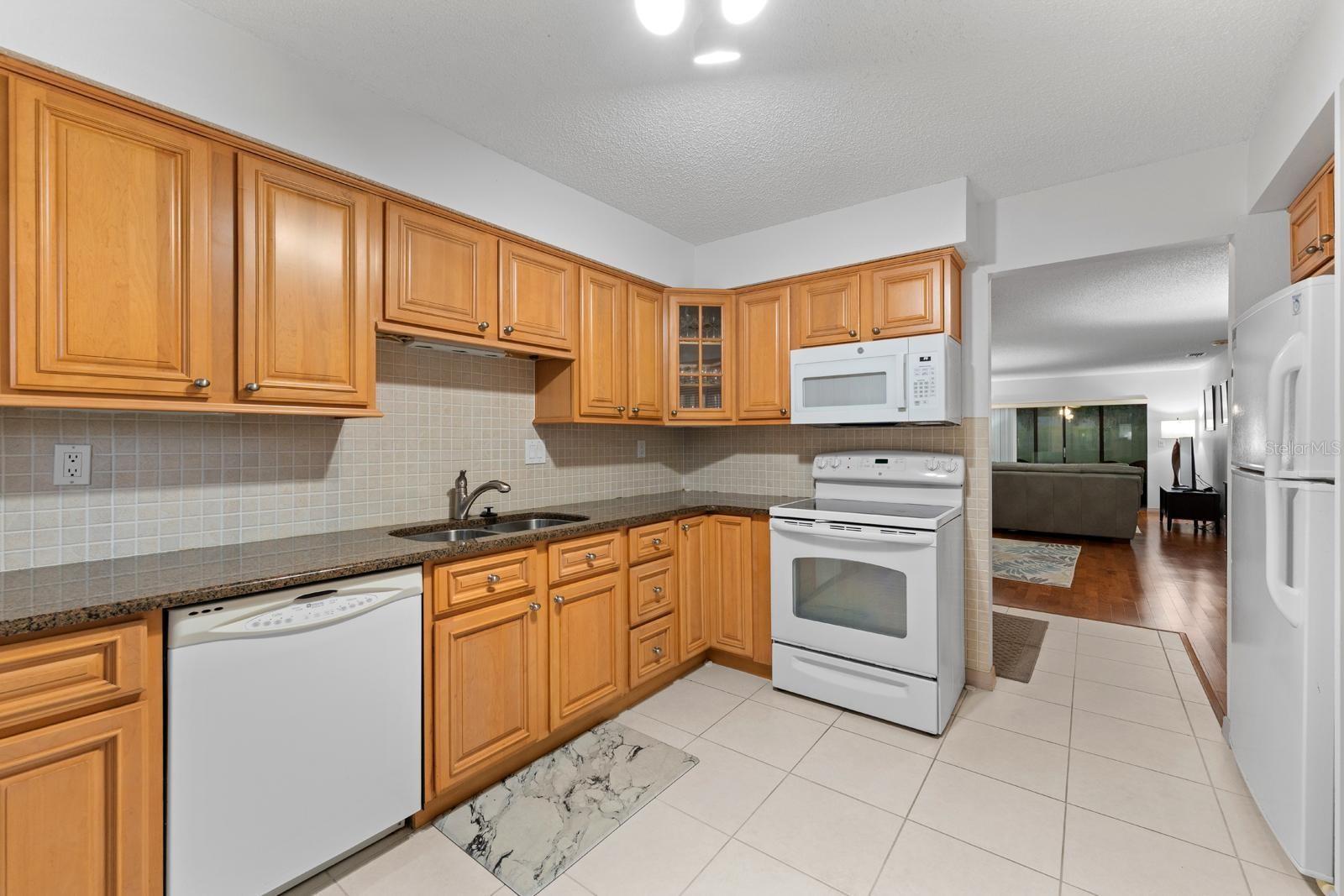 BEACON WOODS WEDGEWOOD CONDO - Residential