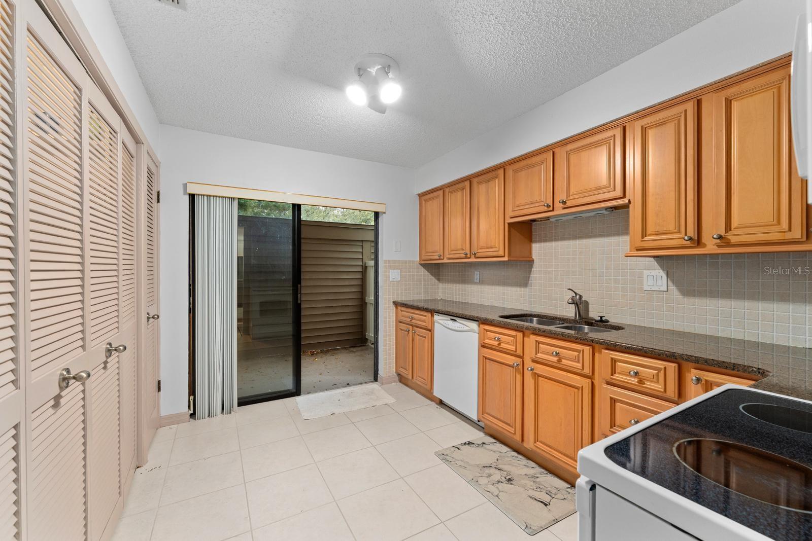 BEACON WOODS WEDGEWOOD CONDO - Residential