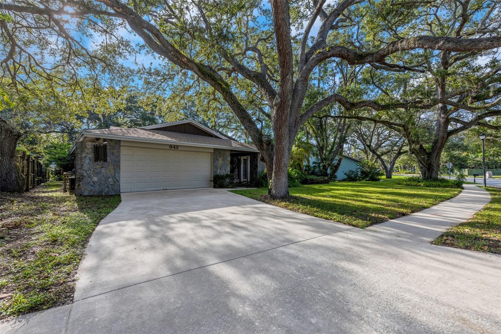 943 SPANISH OAKS BOULEVARD
