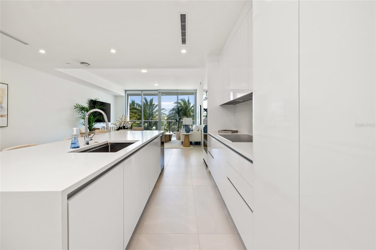 220 LAKE SHORE DRIVE 704