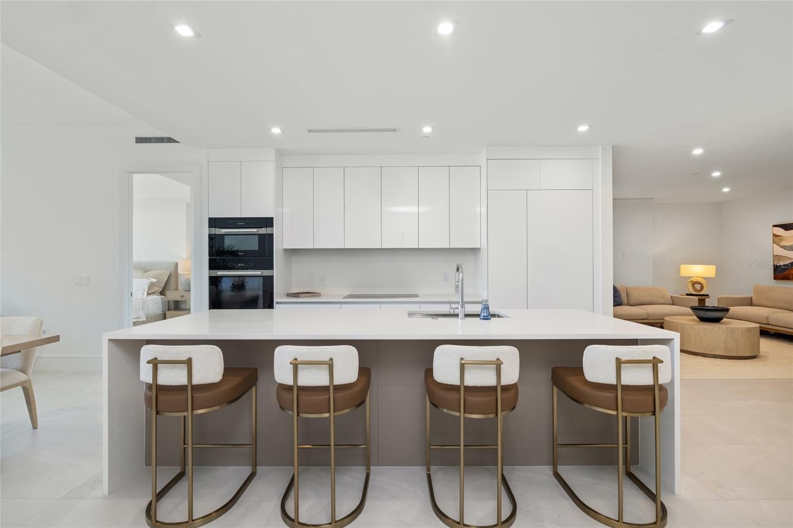 220 LAKE SHORE DRIVE 704