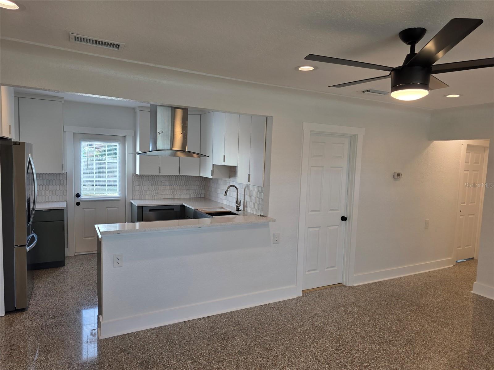 ST PETERSBURG BEACH NORTH UNIT 3 - Residential Lease