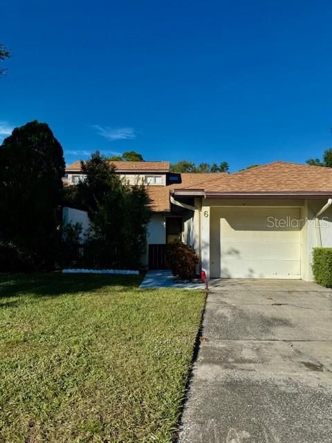 A home in LAKELAND